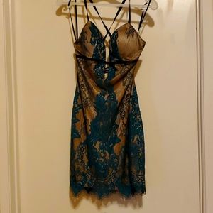 Babe green/beige lace dress